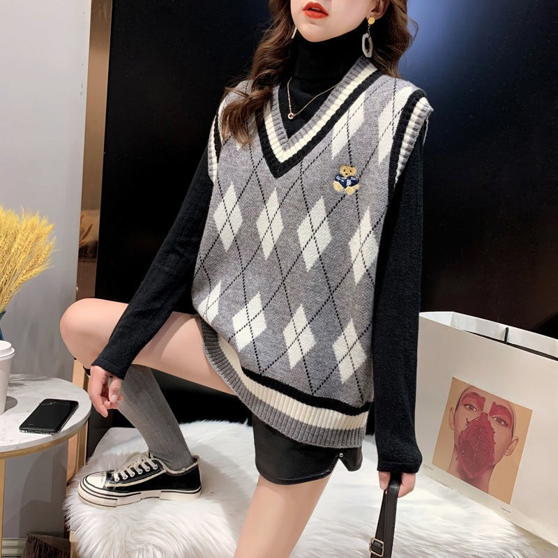 Czerwone dzianinowe kamizelki  – Winter Clothing Trends 2025 Women'S recenzja i cena