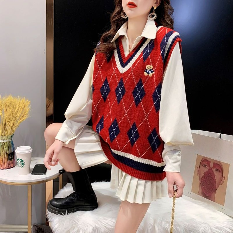 Czerwone dzianinowe kamizelki  – Winter Clothing Trends 2025 Women'S recenzja i cena