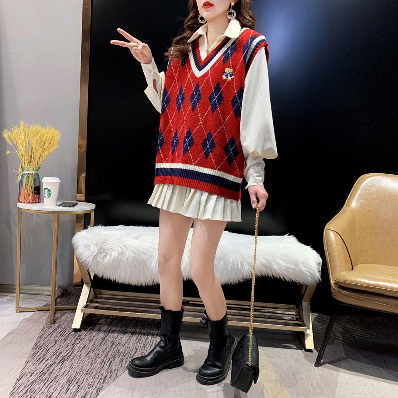Czerwone dzianinowe kamizelki  – Winter Clothing Trends 2025 Women'S recenzja i cena