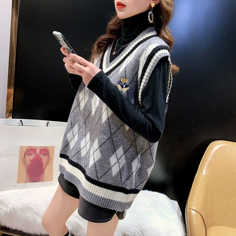 Czerwone dzianinowe kamizelki  – Winter Clothing Trends 2025 Women'S recenzja i cena