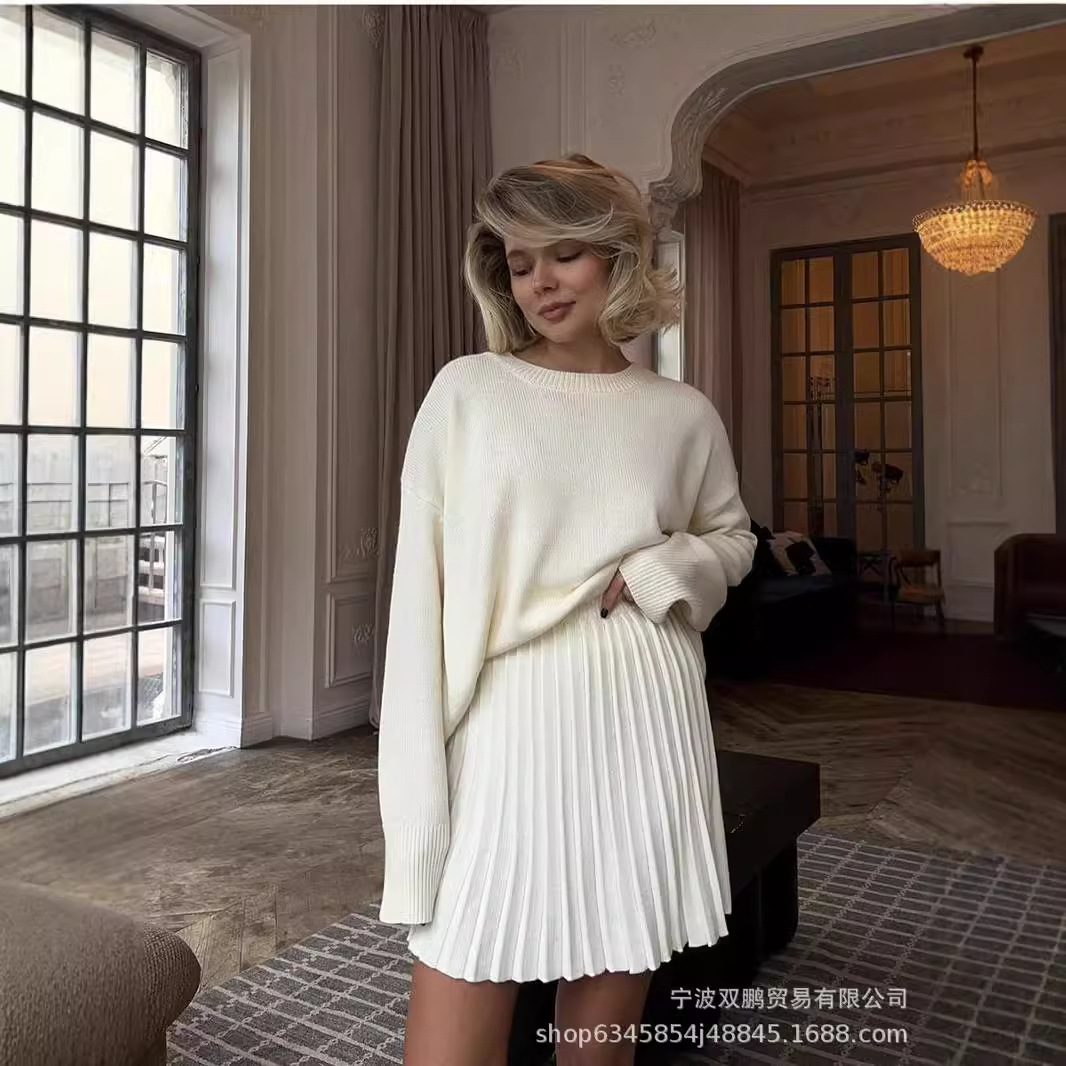 Jesienny sweter z dekoltem w j – Winter Clothing Line recenzja i cena