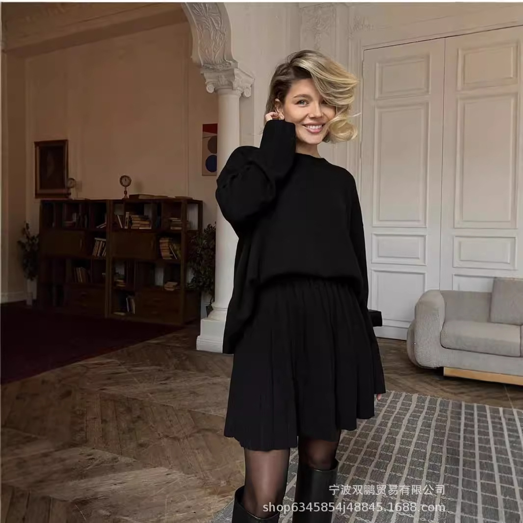Jesienny sweter z dekoltem w j – Winter Clothing Line recenzja i cena