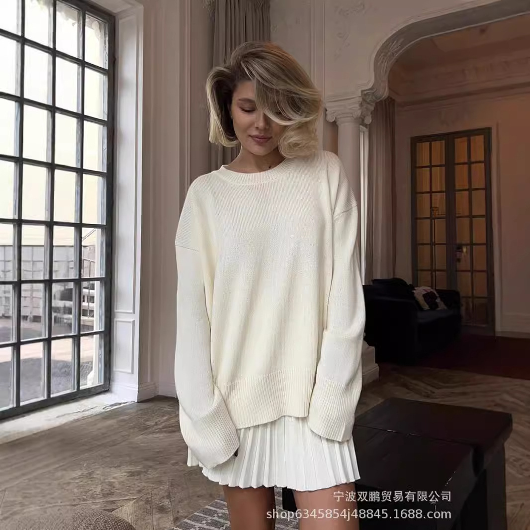 Jesienny sweter z dekoltem w j – Winter Clothing Line recenzja i cena